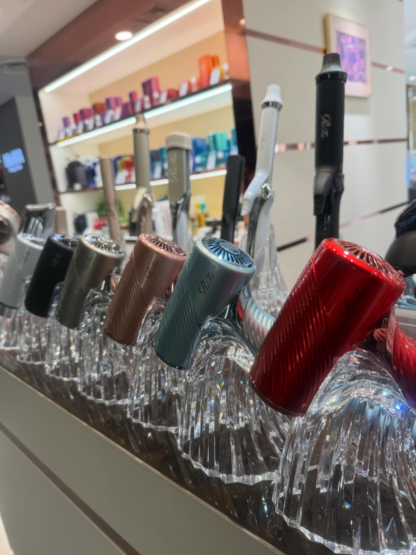 新型ドライヤー展示してます！