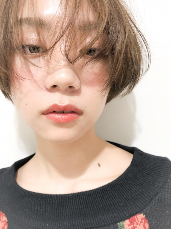 お洒落な女子はレイヤーカットのショートヘアで決まり！