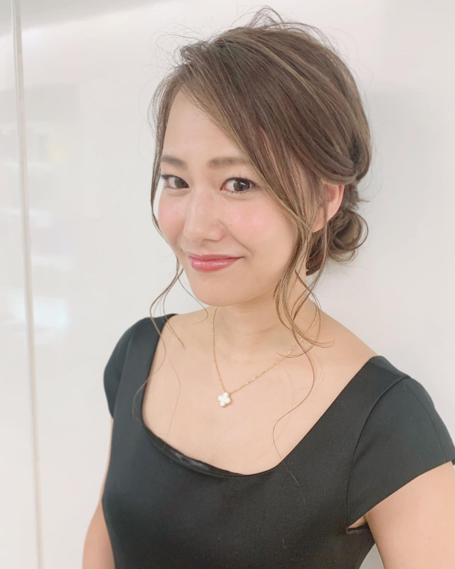 ヘアアレンジ。おくれ毛だけでこんなに変わる！可愛さの秘密はおくれ毛にあり☆