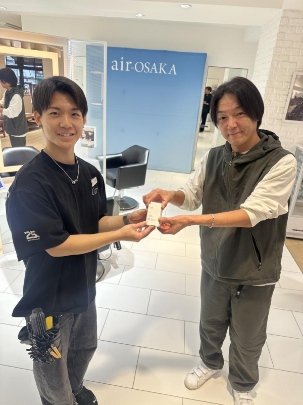 【山本】1年目小田原君　名刺授与