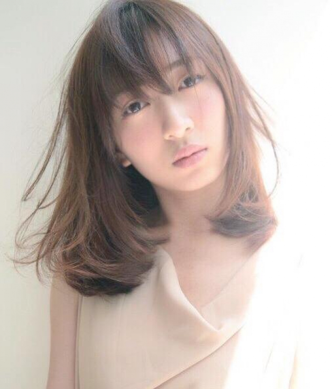 前髪とふんわり感でつくる大人ミディアム