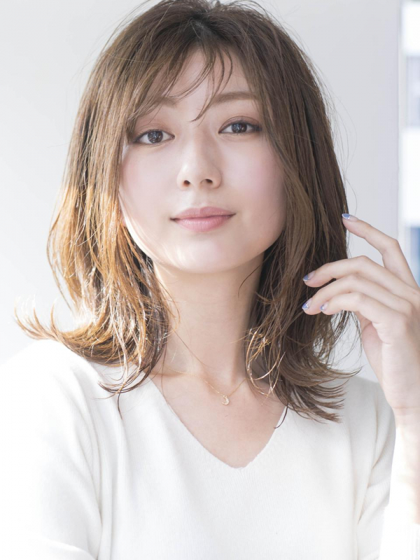 大人かわいいこなれ感ミディ